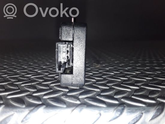 Audi A8 S8 D2 4D Aerial antenna amplifier 4D0035225Q