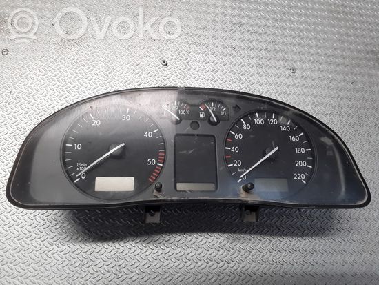 Volkswagen PASSAT B5 Speedometer (instrument cluster) 88311245