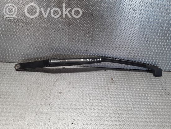 Volkswagen Phaeton Front wiper blade arm