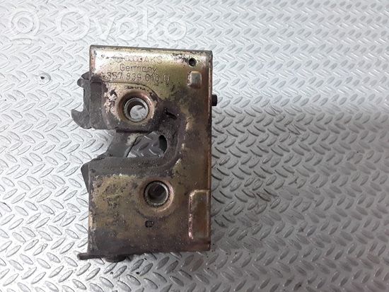 Volkswagen PASSAT B4 Rear door lock 357839016D