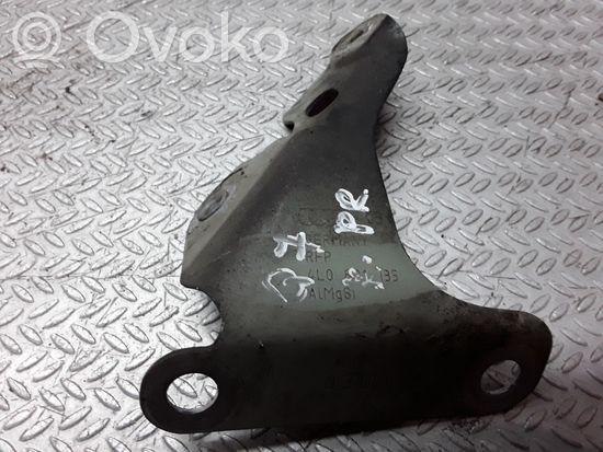 Audi Q7 4L Fender mounting bracket 4L0821135