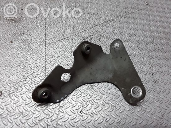 Audi Q7 4L Fender mounting bracket 4L0821135
