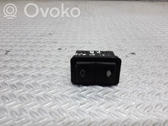 BMW 5 E39 Electric window control switch 8368974