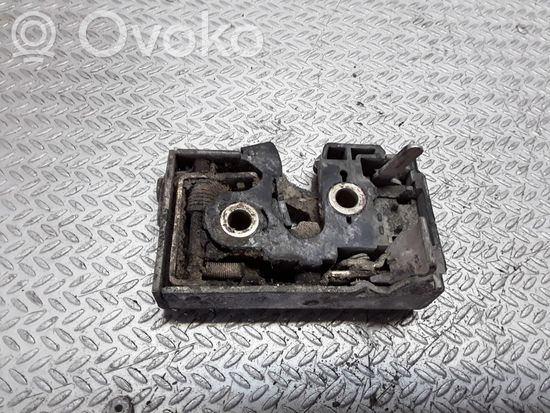 Volkswagen PASSAT B3 Rear door lock 357839015B