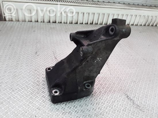 Mercedes-Benz C W203 Engine mounting bracket