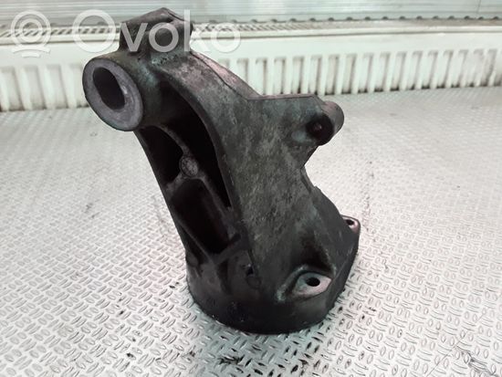 Mercedes-Benz C W203 Engine mounting bracket