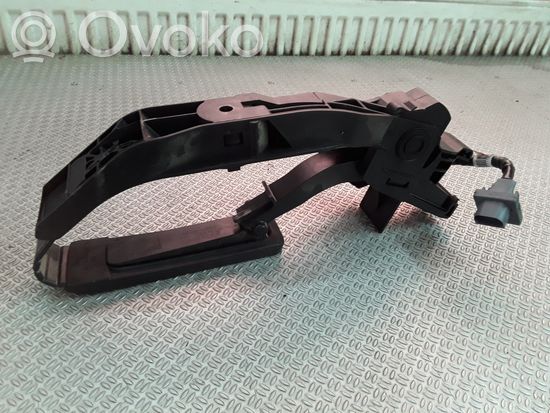 Mercedes-Benz E W211 Accelerator throttle pedal A2113010001