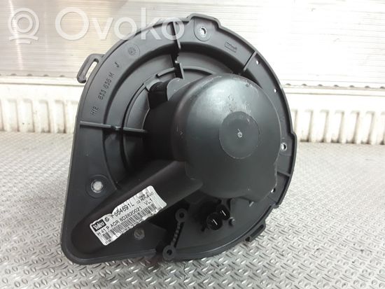 Volkswagen PASSAT B5.5 Heater fan/blower 8D2820021