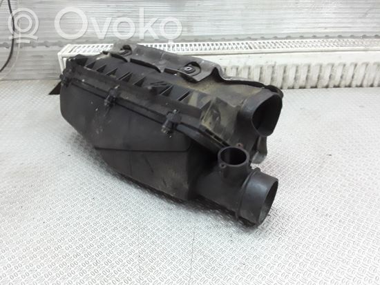 Mercedes-Benz C W203 Air filter box A0000945568