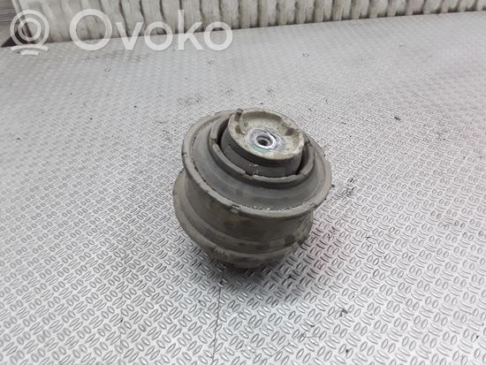 Mercedes-Benz C W203 Engine mount bracket