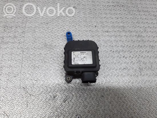 Volkswagen PASSAT B5 Air flap motor/actuator 8D1820511B