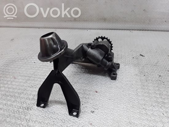 Mercedes-Benz Vito Viano W638 Oil pump 6061810801