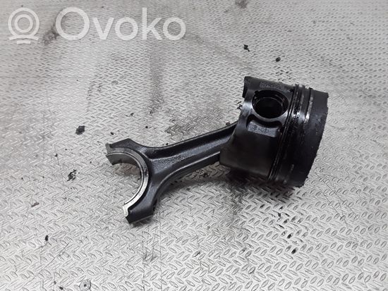 Mercedes-Benz Vito Viano W638 Piston with connecting rod