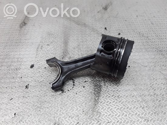 Mercedes-Benz Vito Viano W638 Piston with connecting rod