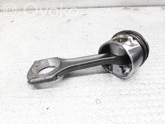 Mercedes-Benz S W220 Piston with connecting rod