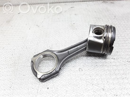 Mercedes-Benz S W220 Piston with connecting rod