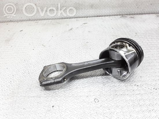Mercedes-Benz S W220 Piston with connecting rod