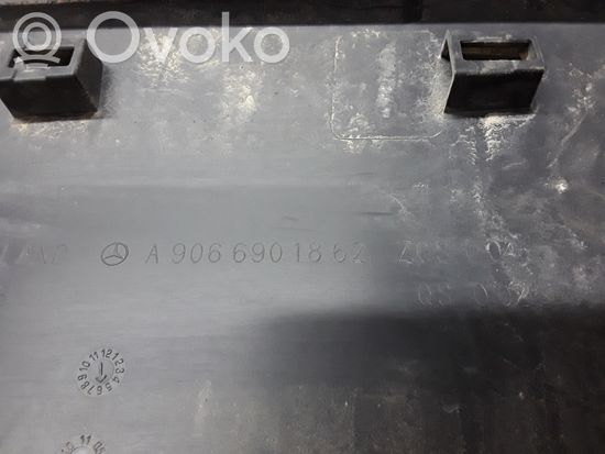 Mercedes-Benz Sprinter W906 Rear fender molding trim 9066901862