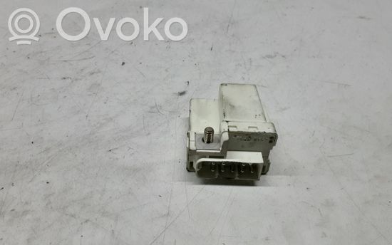 BMW 5 E39 Glow plug pre-heat relay 2247664