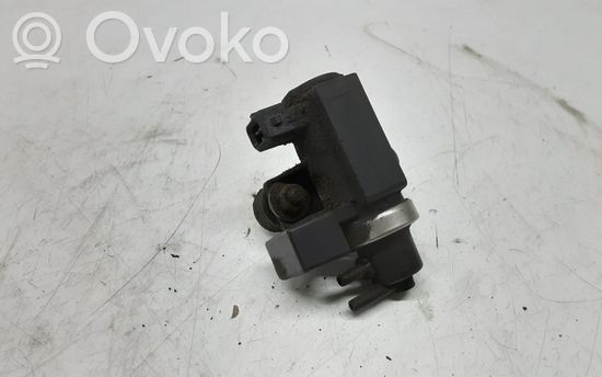 BMW 5 E39 Vacuum valve 722796100