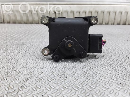 Volkswagen PASSAT B5.5 Air flap motor/actuator 8D1820511B