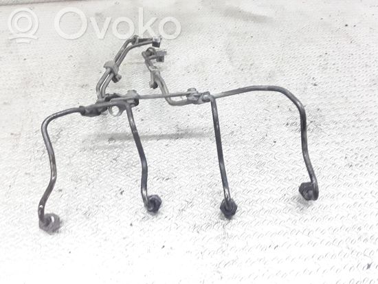 BMW 5 E39 Fuel injector supply line/pipe