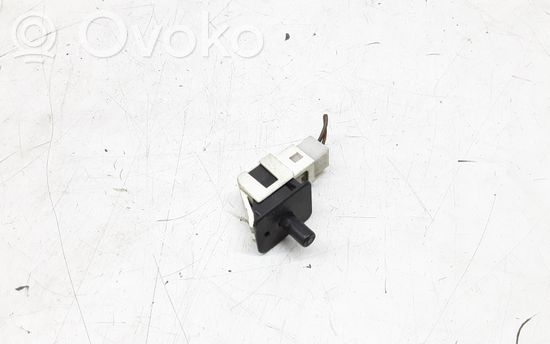 Mercedes-Benz E W211 Front door sensor 2028209410