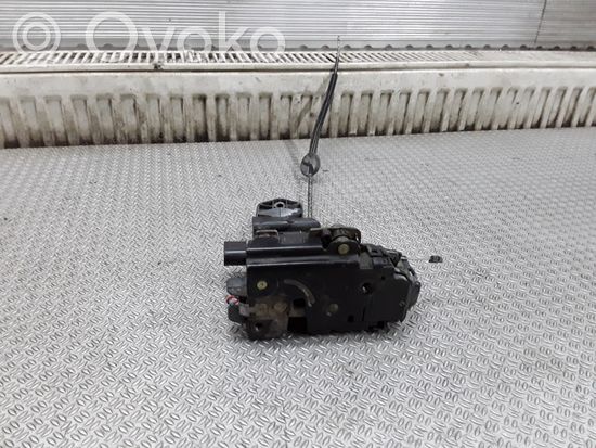 Volkswagen PASSAT B5 Rear door lock 3B0837867