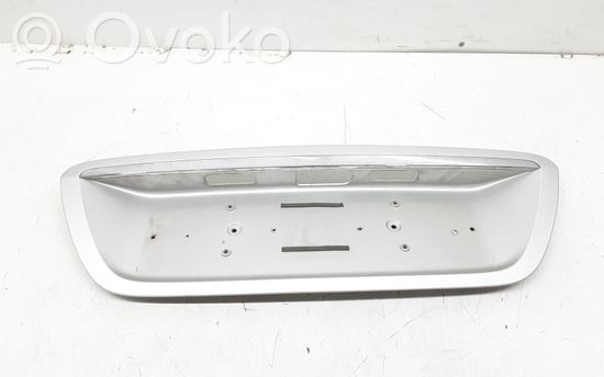 Mercedes-Benz S W220 Tailgate trim 2207500081