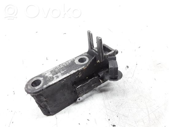 BMW 5 E39 Fuel pump bracket 2246191