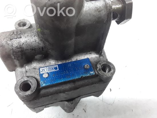 Audi A6 S6 C4 4A Power steering pump 048145155F