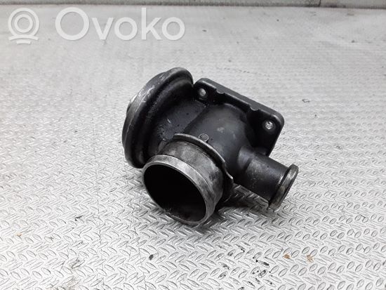 BMW 5 E39 EGR valve 7785452