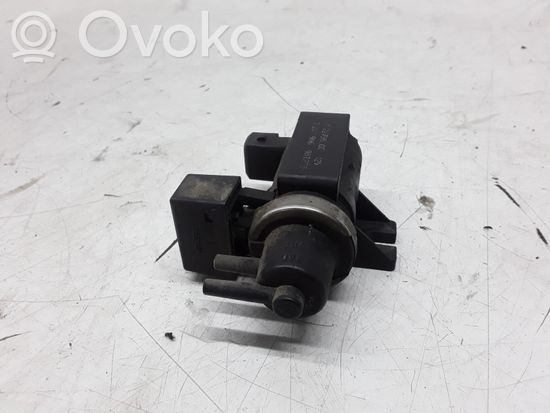 BMW 5 E39 Turbo solenoid valve 2247906