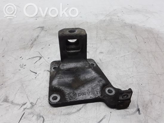 BMW 5 E39 Engine mounting bracket 109607611
