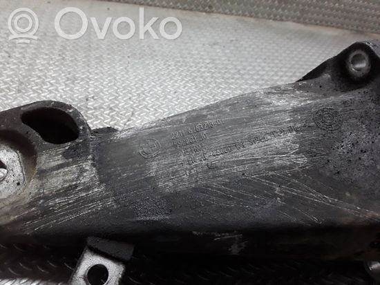 BMW 3 E90 E91 Engine mounting bracket 2211676321801