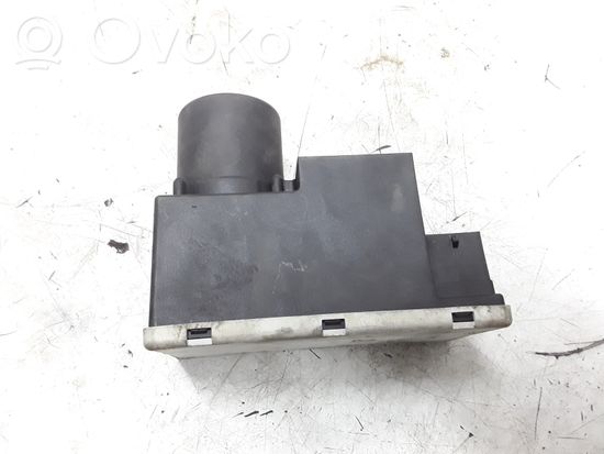Audi A4 S4 B5 8D Central locking vacuum pump 8L0862257H
