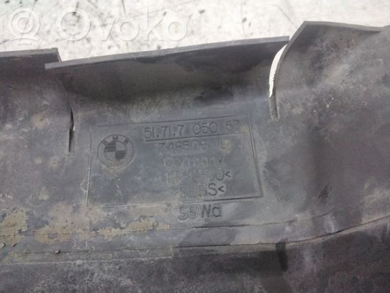 BMW 5 E60 E61 Radiator cooling fan shroud 51717050537