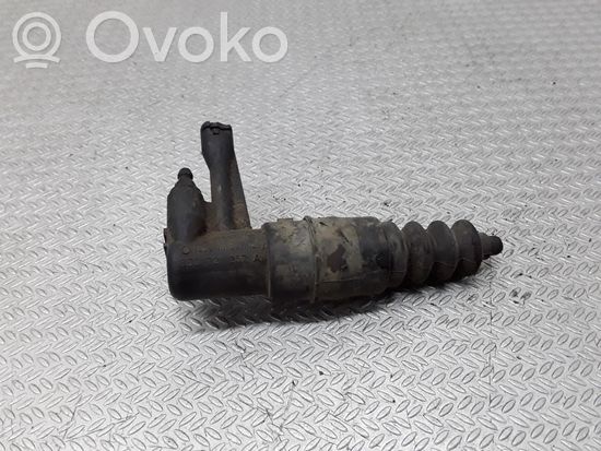 Volkswagen PASSAT B5 Clutch slave cylinder 8E0721257A