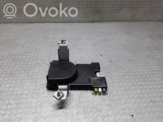 Audi A3 S3 8P Aerial antenna amplifier 8P4035225