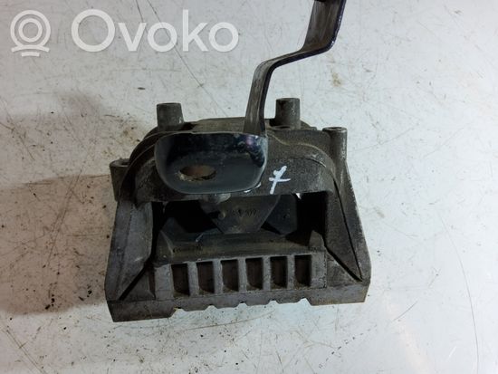Volkswagen PASSAT B7 Engine mount bracket 1K0199202