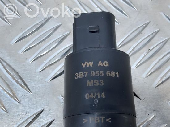 Audi RS7 C7 Headlight washer pump 3B7955681