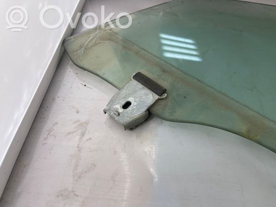 BMW 5 E39 Front door window glass four-door