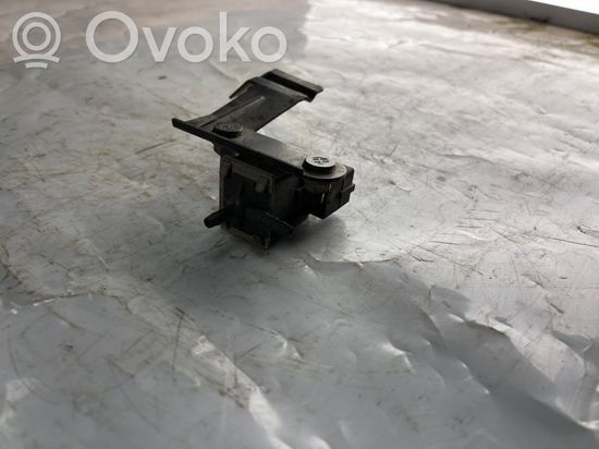 BMW 7 E38 Valve vacuum 72179713 2243804