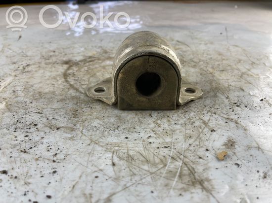 BMW 3 E46 Sway bar bush bracket, front 1096061