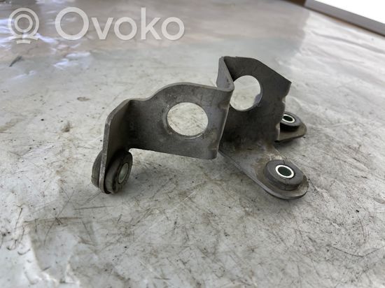 Volkswagen PASSAT B6 Gear shift cable bracket 1K0711789