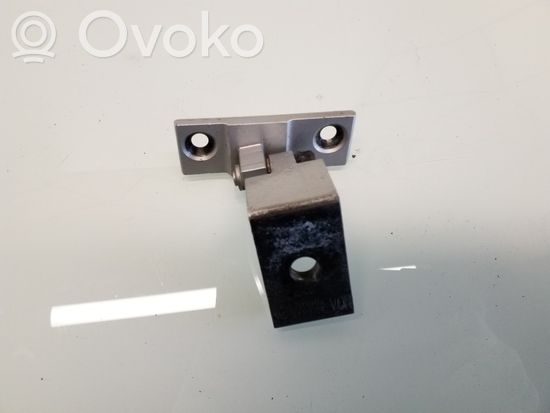 BMW 5 E60 E61 Front door upper hinge 7068074