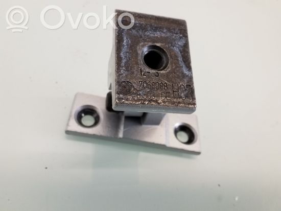 BMW 5 E60 E61 Front door upper hinge 7068088