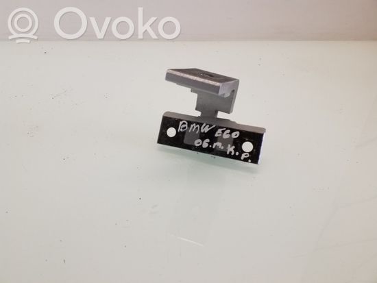 BMW 5 E60 E61 Front door lower hinge 7068089