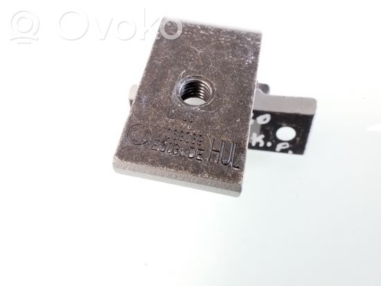 BMW 5 E60 E61 Front door lower hinge 7068089