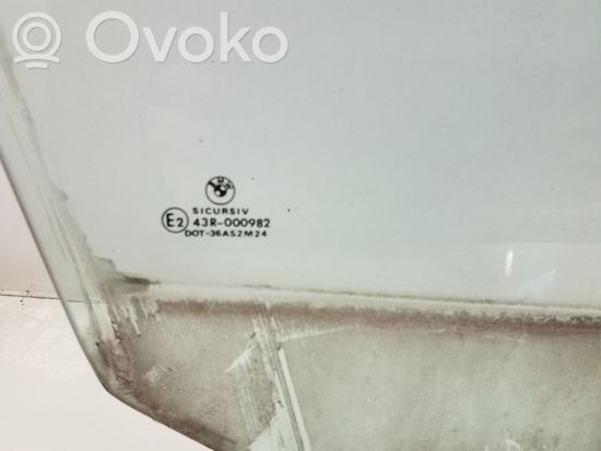 BMW 5 E39 Front door window glass four-door